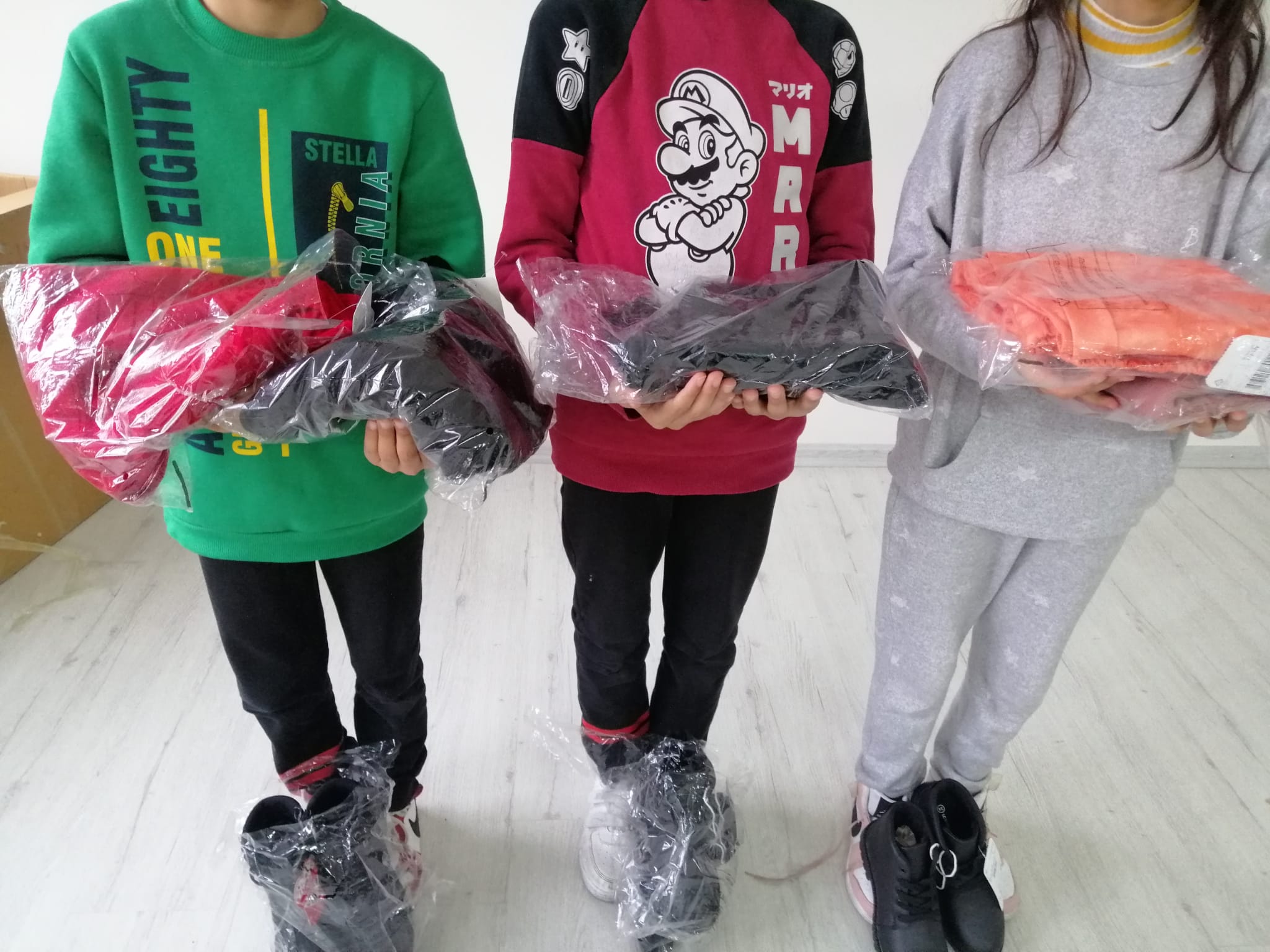 333 Bursa Osmangazi Gazi İlkokuluna Kıyafet Yardımı