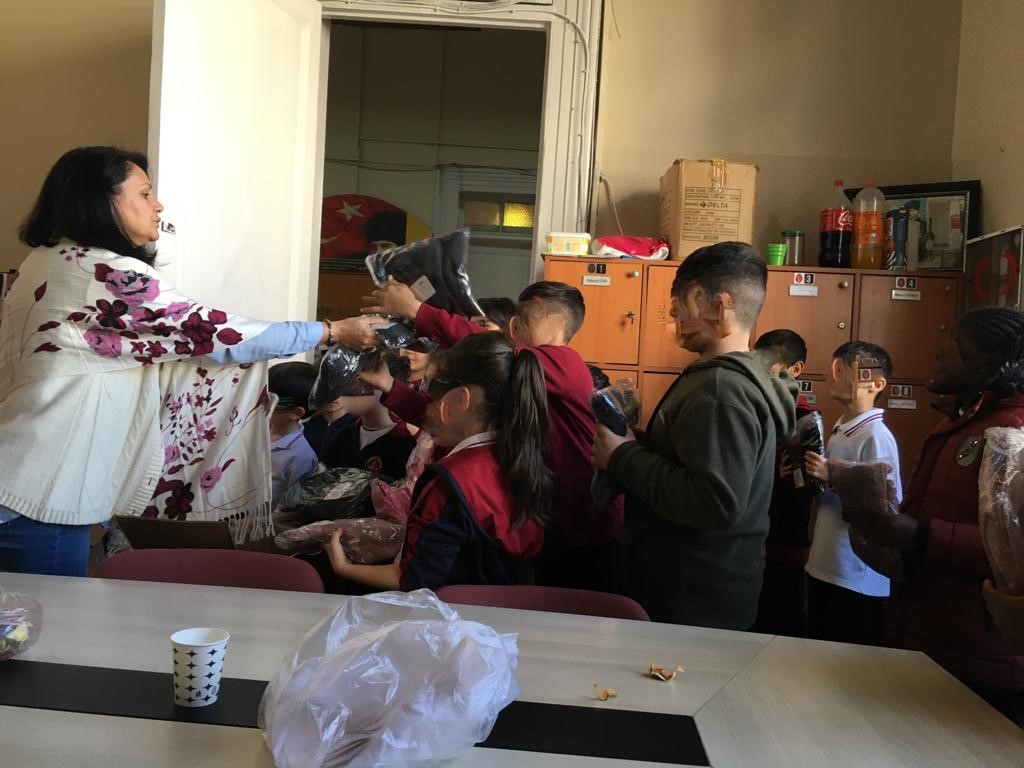 336 Çanakkale İstiklal  İlkokuluna Kıyafet Yardımı